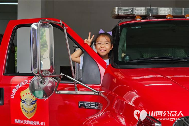 2024年山西省红十字小小宣讲员在红十字志愿者老师的带领下走进太原市消防救援特勤大队体验消防生活学习消防知识 - 第10张 - 山西公益人 2024年山西省红十字小小宣讲员在红十字志愿者老师的带领下走进太原市消防救援特勤大队体验消防生活学习消防知识 - 第10张