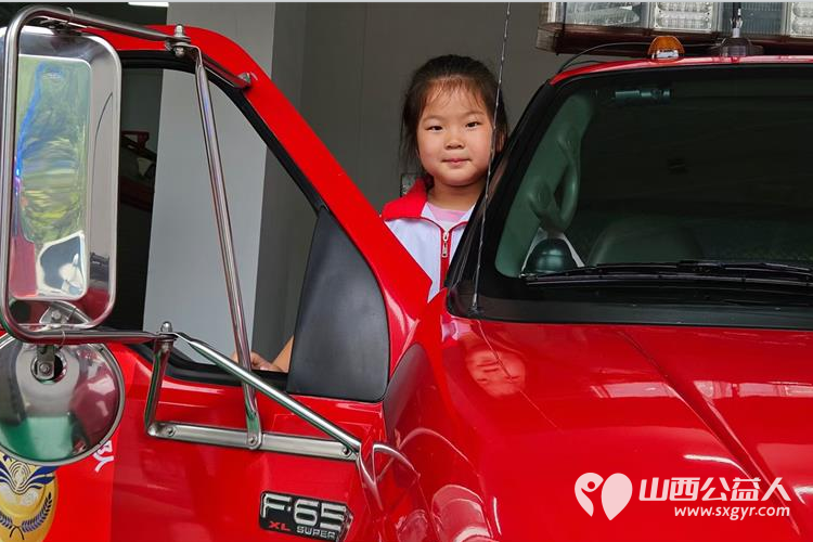 2024年山西省红十字小小宣讲员在红十字志愿者老师的带领下走进太原市消防救援特勤大队体验消防生活学习消防知识 - 第11张 - 山西公益人 2024年山西省红十字小小宣讲员在红十字志愿者老师的带领下走进太原市消防救援特勤大队体验消防生活学习消防知识 - 第11张