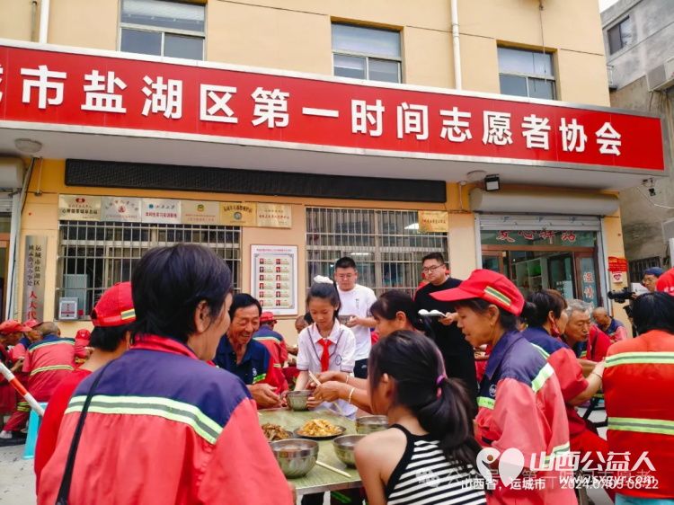 小小志愿者温暖环卫心——运城市解放路第三小学五年级学生参与第一时间志愿者爱心早餐发放 - 第15张 - 山西公益人 小小志愿者温暖环卫心——运城市解放路第三小学五年级学生参与第一时间志愿者爱心早餐发放 - 第15张