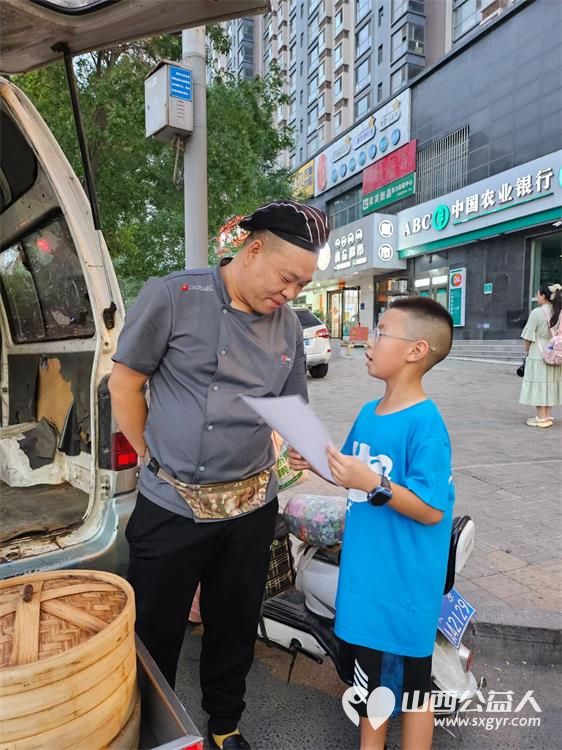 太原市儿童友好城市促进会组织引导蚂蚁力量义工团业余时间清理垃圾 - 第15张