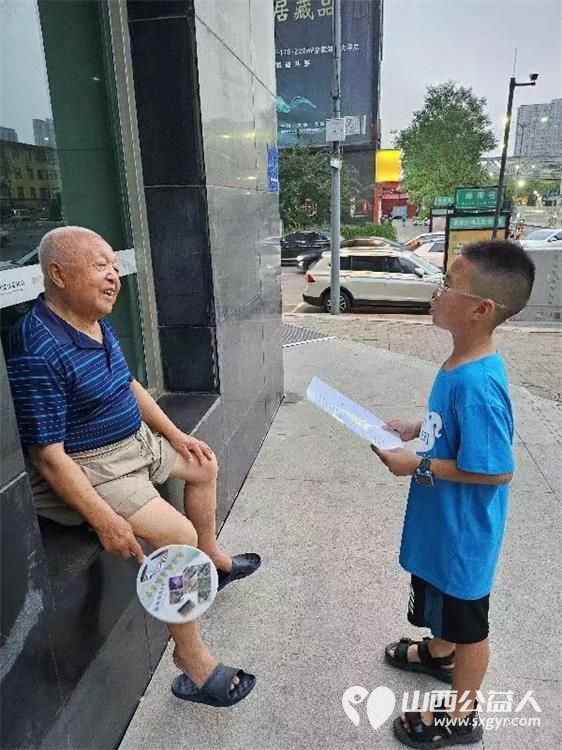 太原市儿童友好城市促进会组织引导蚂蚁力量义工团业余时间清理垃圾 - 第17张