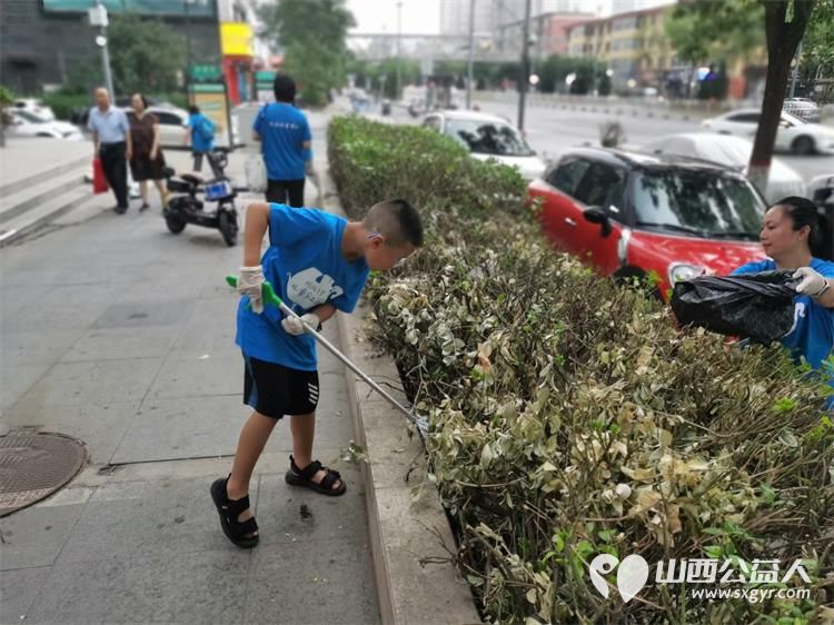 太原市儿童友好城市促进会组织引导蚂蚁力量义工团业余时间清理垃圾 - 第5张
