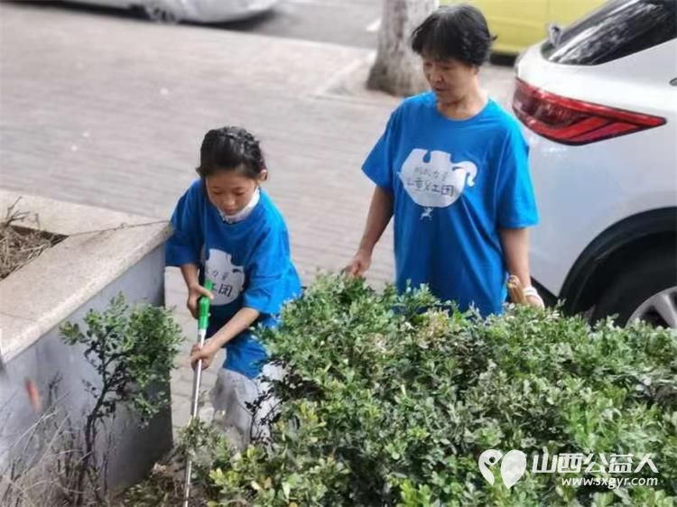 太原市儿童友好城市促进会组织引导蚂蚁力量义工团业余时间清理垃圾 - 第4张