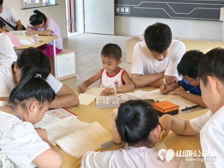 山西农业大学三下乡团队与太原学院数学系梦幻联动，助力石楼留守儿童开展了课业辅导活动 - 第3张