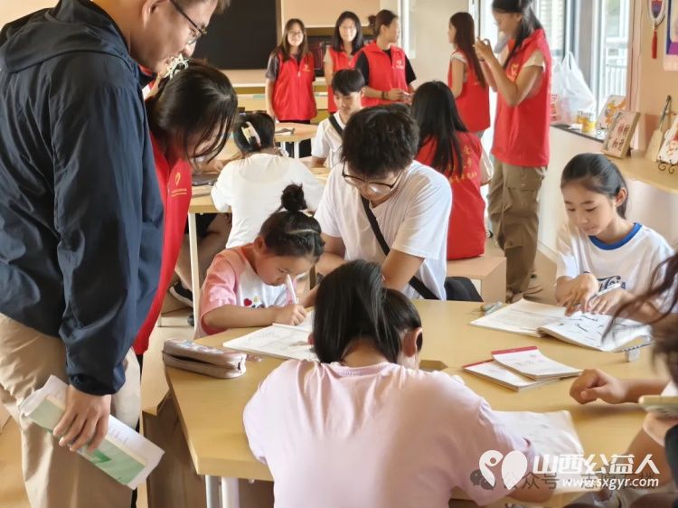 山西农业大学三下乡团队与太原学院数学系梦幻联动，助力石楼留守儿童开展了课业辅导活动 - 第1张