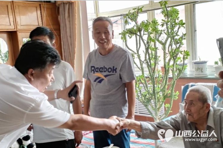 红星照耀致敬英雄----全国道德模范提名奖赵海生带领拥军敬老学雷锋志愿者服务中心携手山西红星红公司慰问抗战老兵侧记 - 第9张