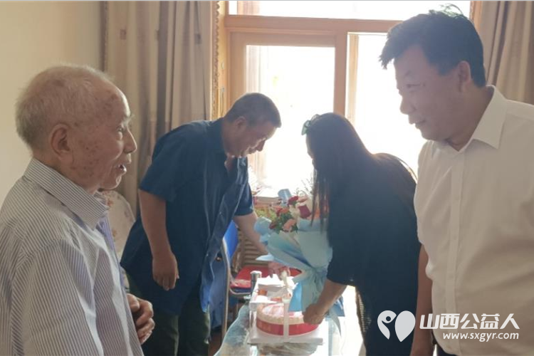 红星照耀致敬英雄----全国道德模范提名奖赵海生带领拥军敬老学雷锋志愿者服务中心携手山西红星红公司慰问抗战老兵侧记 - 第3张