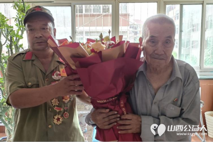 红星照耀致敬英雄----全国道德模范提名奖赵海生带领拥军敬老学雷锋志愿者服务中心携手山西红星红公司慰问抗战老兵侧记 - 第4张