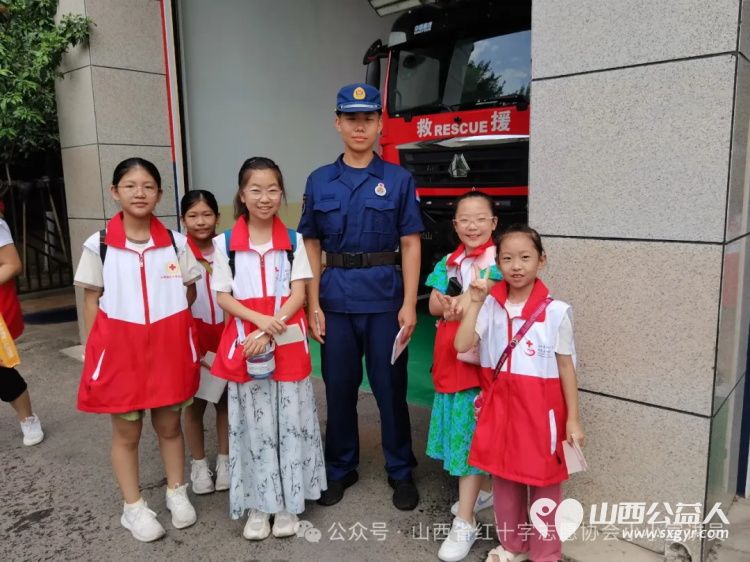 2024年山西省红十字小小宣讲员在红十字志愿者老师的带领下走进太原市消防救援特勤大队体验消防生活学习消防知识 - 第14张 - 山西公益人 2024年山西省红十字小小宣讲员在红十字志愿者老师的带领下走进太原市消防救援特勤大队体验消防生活学习消防知识 - 第14张
