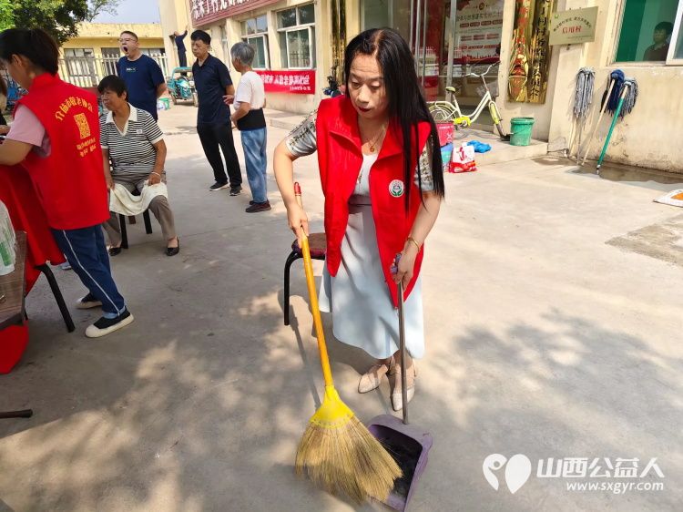 志愿服务进村镇健康活动暖人心介休市敬老协会志愿者走进洪山镇东宋丁村爱心理发健康义诊 - 第11张 - 山西公益人 志愿服务进村镇健康活动暖人心介休市敬老协会志愿者走进洪山镇东宋丁村爱心理发健康义诊 - 第11张