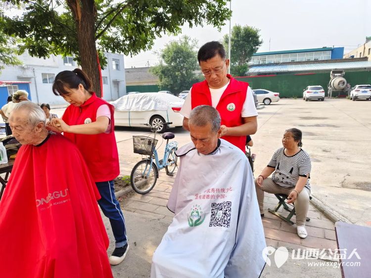 志愿服务进村镇健康活动暖人心介休市敬老协会志愿者走进洪山镇东宋丁村爱心理发健康义诊 - 第9张 - 山西公益人 志愿服务进村镇健康活动暖人心介休市敬老协会志愿者走进洪山镇东宋丁村爱心理发健康义诊 - 第9张