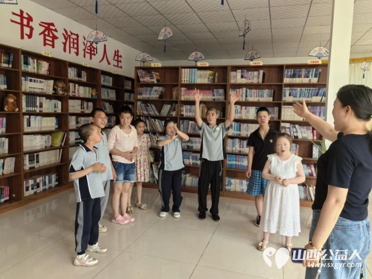 太原市儿童福利院、太原孤残儿童特殊教育学校组织学生进行听取经典革命故事、红歌合唱、画出自己心中的党旗活动 - 第3张 - 山西公益人 太原市儿童福利院、太原孤残儿童特殊教育学校组织学生进行听取经典革命故事、红歌合唱、画出自己心中的党旗活动 - 第3张