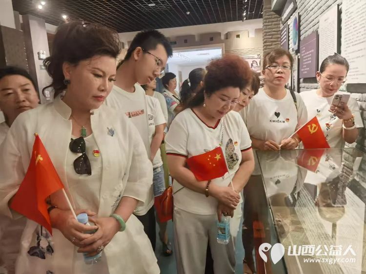长治市爱心妈妈公益协会走进沁县开展“七一”主题党日活动参观牺盟会新军纪念馆接受革命教育 - 第6张
