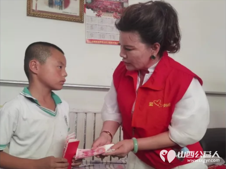 长治市爱心妈妈公益协会走进沁县以实际行动帮助困境儿童给孩子送去慰问金、鞋衣服床上用品等爱心大礼包 - 第18张