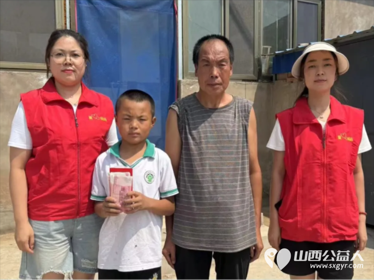 长治市爱心妈妈公益协会走进沁县以实际行动帮助困境儿童给孩子送去慰问金、鞋衣服床上用品等爱心大礼包 - 第16张