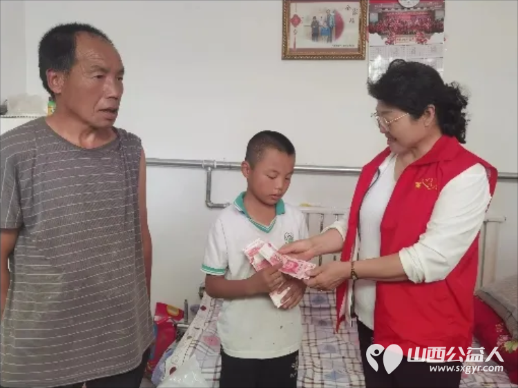 长治市爱心妈妈公益协会走进沁县以实际行动帮助困境儿童给孩子送去慰问金、鞋衣服床上用品等爱心大礼包 - 第10张
