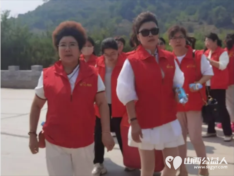 长治市爱心妈妈公益协会走进沁县以实际行动帮助困境儿童给孩子送去慰问金、鞋衣服床上用品等爱心大礼包 - 第13张