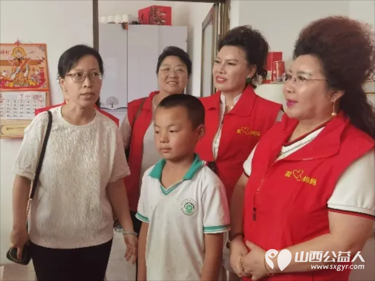 长治市爱心妈妈公益协会走进沁县以实际行动帮助困境儿童给孩子送去慰问金、鞋衣服床上用品等爱心大礼包 - 第8张