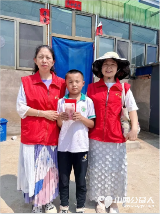 长治市爱心妈妈公益协会走进沁县以实际行动帮助困境儿童给孩子送去慰问金、鞋衣服床上用品等爱心大礼包 - 第25张