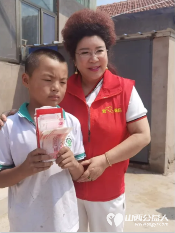 长治市爱心妈妈公益协会走进沁县以实际行动帮助困境儿童给孩子送去慰问金、鞋衣服床上用品等爱心大礼包 - 第24张