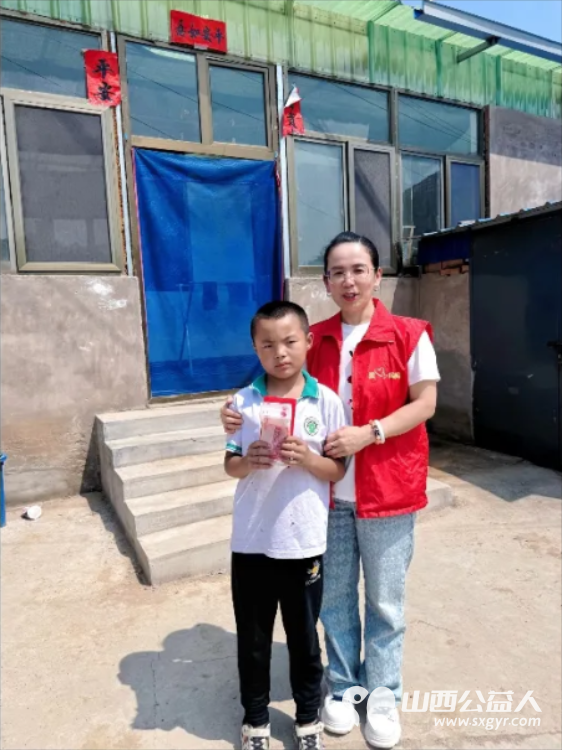 长治市爱心妈妈公益协会走进沁县以实际行动帮助困境儿童给孩子送去慰问金、鞋衣服床上用品等爱心大礼包 - 第27张