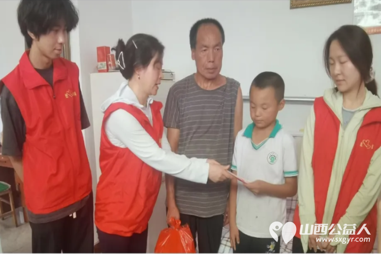 长治市爱心妈妈公益协会走进沁县以实际行动帮助困境儿童给孩子送去慰问金、鞋衣服床上用品等爱心大礼包 - 第21张