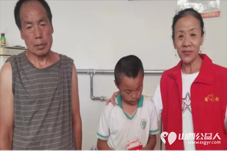 长治市爱心妈妈公益协会走进沁县以实际行动帮助困境儿童给孩子送去慰问金、鞋衣服床上用品等爱心大礼包 - 第20张