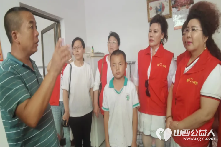 长治市爱心妈妈公益协会走进沁县以实际行动帮助困境儿童给孩子送去慰问金、鞋衣服床上用品等爱心大礼包 - 第23张