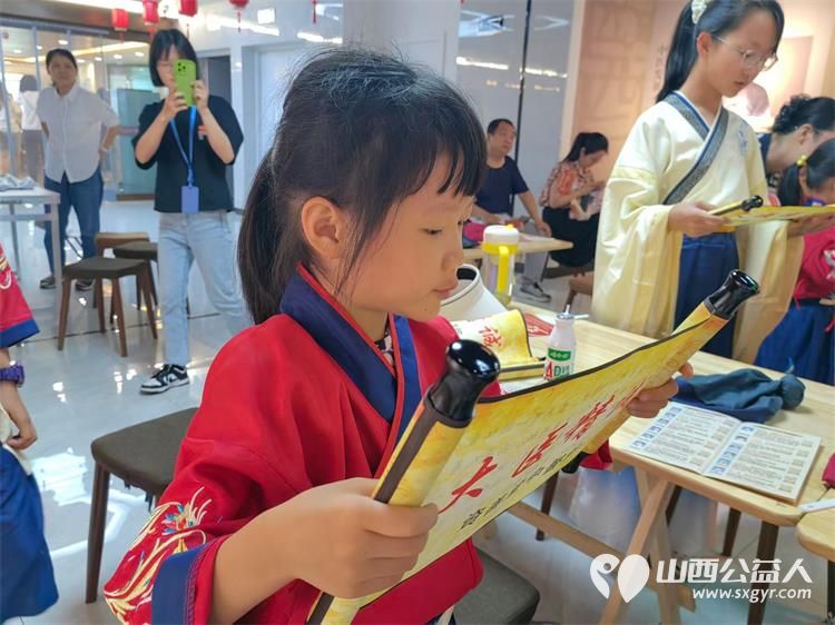 太原市龙城义工暑期组织小志愿者及家长体验中医魅力学习中医知识自制山楂丸或包香囊等系列中医文化体验 - 第6张 - 山西公益人 太原市龙城义工暑期组织小志愿者及家长体验中医魅力学习中医知识自制山楂丸或包香囊等系列中医文化体验 - 第6张