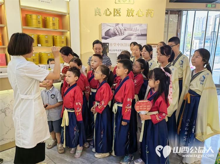 太原市龙城义工暑期组织小志愿者及家长体验中医魅力学习中医知识自制山楂丸或包香囊等系列中医文化体验 - 第1张 - 山西公益人 太原市龙城义工暑期组织小志愿者及家长体验中医魅力学习中医知识自制山楂丸或包香囊等系列中医文化体验 - 第1张