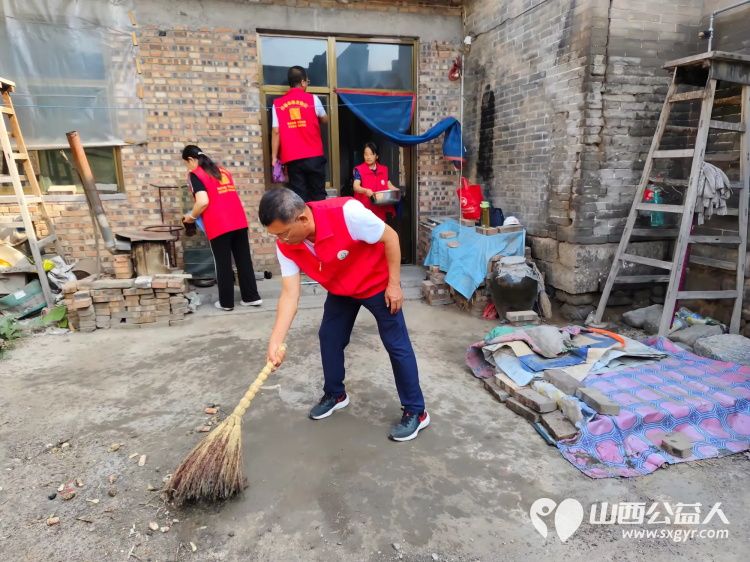 介休市敬老协会志愿者在连福镇张良村入户特困老人88岁胡连风家中为老人理发料理家务 - 第12张 - 山西公益人 介休市敬老协会志愿者在连福镇张良村入户特困老人88岁胡连风家中为老人理发料理家务 - 第12张