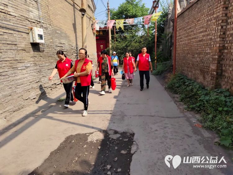 介休市敬老协会志愿者在连福镇张良村入户63岁特困老人刘成玉家中为老人理发料理家务 - 第2张 - 山西公益人 介休市敬老协会志愿者在连福镇张良村入户63岁特困老人刘成玉家中为老人理发料理家务 - 第2张