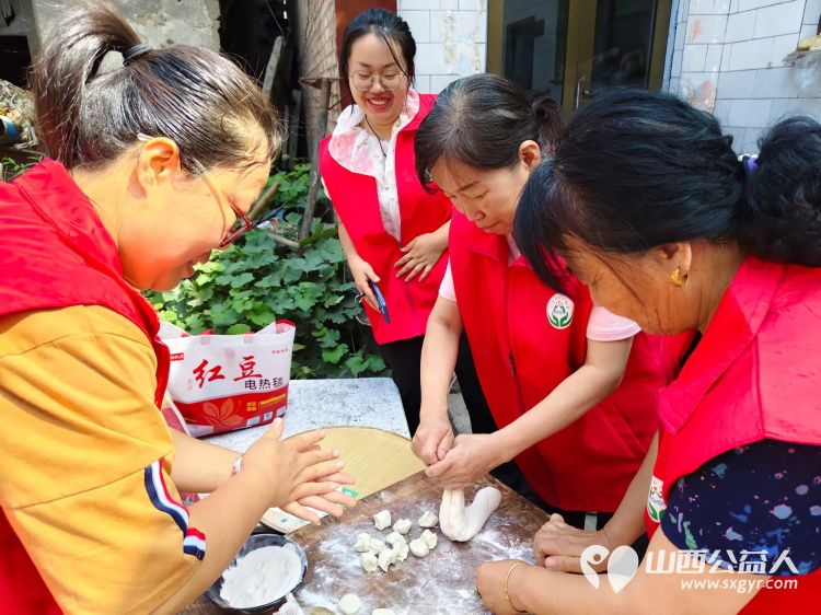 介休市敬老协会志愿者在连福镇张良村入户63岁特困老人刘成玉家中为老人理发料理家务 - 第12张 - 山西公益人 介休市敬老协会志愿者在连福镇张良村入户63岁特困老人刘成玉家中为老人理发料理家务 - 第12张