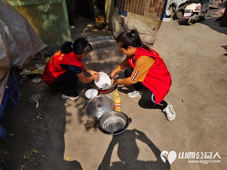 介休市敬老协会志愿者在连福镇张良村入户63岁特困老人刘成玉家中为老人理发料理家务 - 第11张 - 山西公益人 介休市敬老协会志愿者在连福镇张良村入户63岁特困老人刘成玉家中为老人理发料理家务 - 第11张