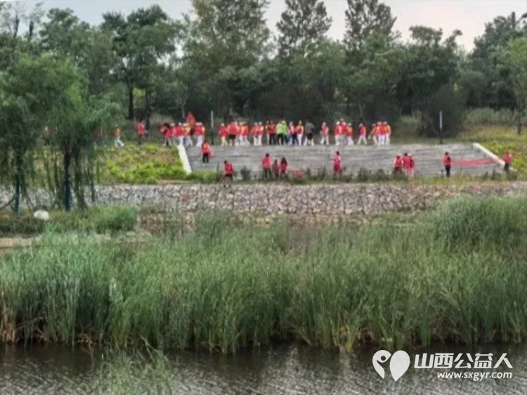 寿阳县卡卡公益志愿者协会带领志愿者队伍在石门河开展“保护生态环境，善待地球母亲”志愿服务活动 - 第2张