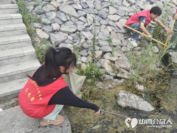 寿阳县卡卡公益志愿者协会带领志愿者队伍在石门河开展“保护生态环境，善待地球母亲”志愿服务活动 - 第7张