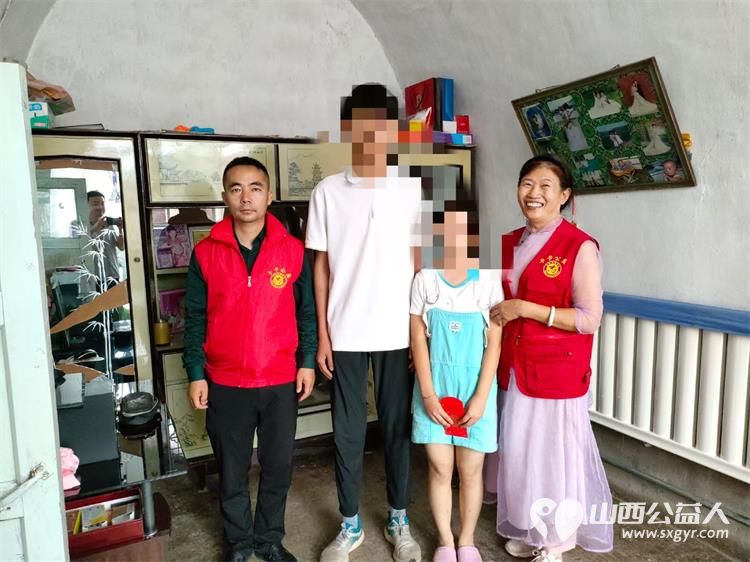 寿阳县卡卡公益志愿者协会爱心人士慷慨解囊积极资助我县12名贫困学生每人1000元 - 第1张