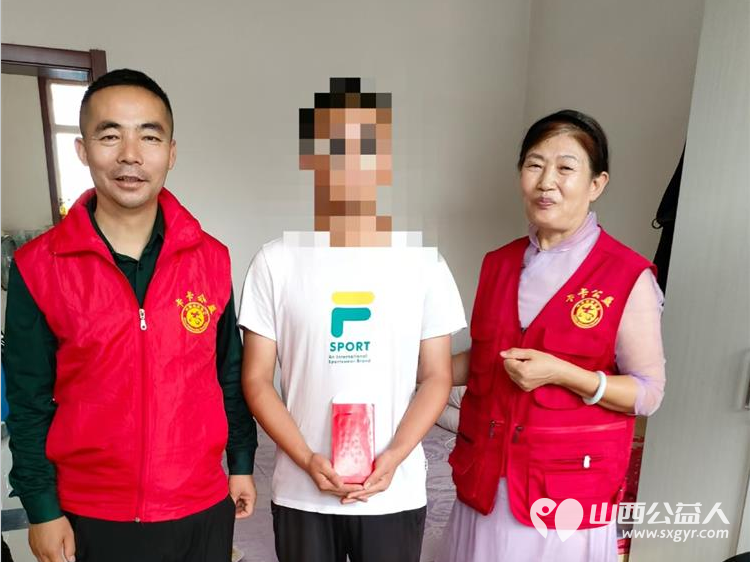 寿阳县卡卡公益志愿者协会爱心人士慷慨解囊积极资助我县12名贫困学生每人1000元 - 第2张