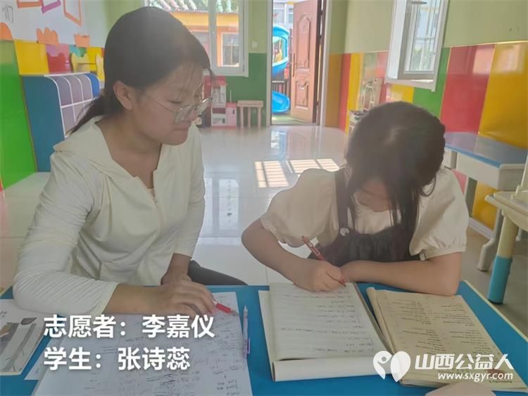 七彩假期筑梦云端,大手牵小手温情暖童心,兴县同城爱心公益协会组织大学生辅导小朋友公益活动 - 第15张 - 山西公益人 七彩假期筑梦云端,大手牵小手温情暖童心,兴县同城爱心公益协会组织大学生辅导小朋友公益活动 - 第15张