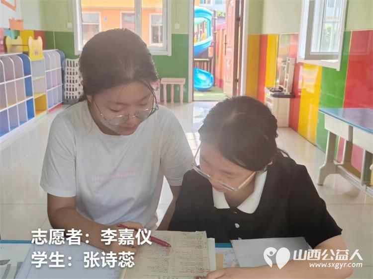 七彩假期筑梦云端,大手牵小手温情暖童心,兴县同城爱心公益协会组织大学生辅导小朋友公益活动 - 第14张 - 山西公益人 七彩假期筑梦云端,大手牵小手温情暖童心,兴县同城爱心公益协会组织大学生辅导小朋友公益活动 - 第14张