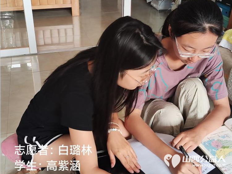 七彩假期筑梦云端,大手牵小手温情暖童心,兴县同城爱心公益协会组织大学生辅导小朋友公益活动 - 第7张 - 山西公益人 七彩假期筑梦云端,大手牵小手温情暖童心,兴县同城爱心公益协会组织大学生辅导小朋友公益活动 - 第7张