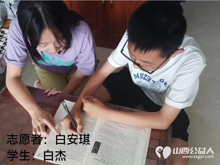 七彩假期筑梦云端,大手牵小手温情暖童心,兴县同城爱心公益协会组织大学生辅导小朋友公益活动 - 第6张 - 山西公益人 七彩假期筑梦云端,大手牵小手温情暖童心,兴县同城爱心公益协会组织大学生辅导小朋友公益活动 - 第6张