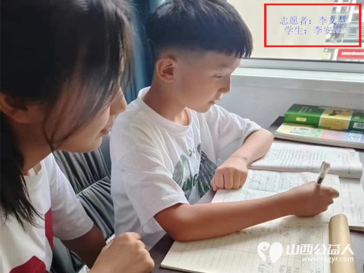 七彩假期筑梦云端,大手牵小手温情暖童心,兴县同城爱心公益协会组织大学生辅导小朋友公益活动 - 第5张 - 山西公益人 七彩假期筑梦云端,大手牵小手温情暖童心,兴县同城爱心公益协会组织大学生辅导小朋友公益活动 - 第5张