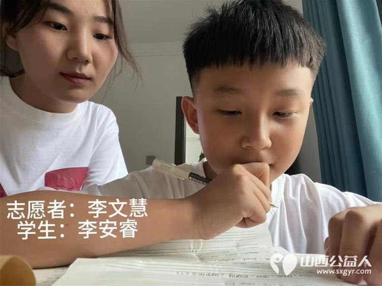 七彩假期筑梦云端,大手牵小手温情暖童心,兴县同城爱心公益协会组织大学生辅导小朋友公益活动 - 第4张 - 山西公益人 七彩假期筑梦云端,大手牵小手温情暖童心,兴县同城爱心公益协会组织大学生辅导小朋友公益活动 - 第4张