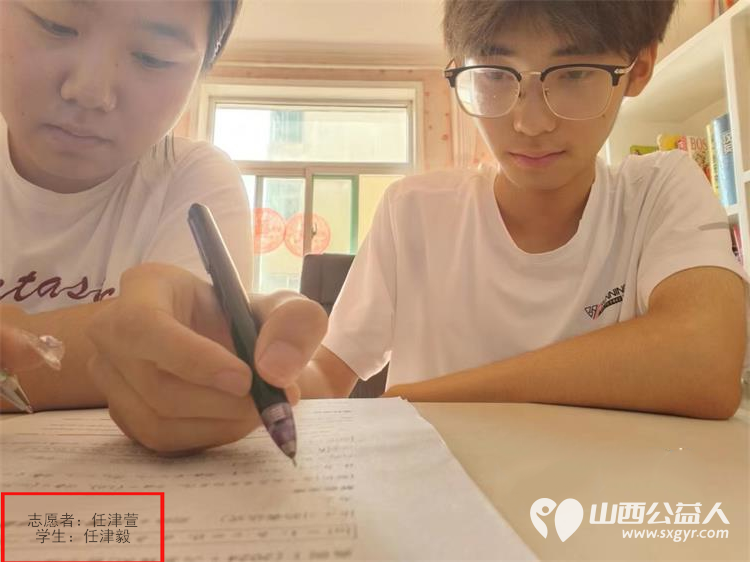 七彩假期筑梦云端,大手牵小手温情暖童心,兴县同城爱心公益协会组织大学生辅导小朋友公益活动 - 第10张 - 山西公益人 七彩假期筑梦云端,大手牵小手温情暖童心,兴县同城爱心公益协会组织大学生辅导小朋友公益活动 - 第10张