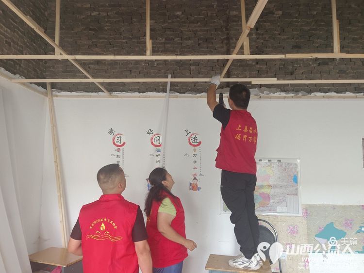 长治市善泽留守困境儿童救助协会温暖守护上门服务助困难家庭走出困境赠送学习用品上门维修房屋 - 第4张