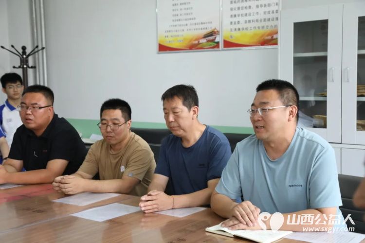 繁峙县第三建筑工程公司经理全国优秀共产党员全国劳模沙万里给繁峙优秀毕业生发放助学金 - 第5张