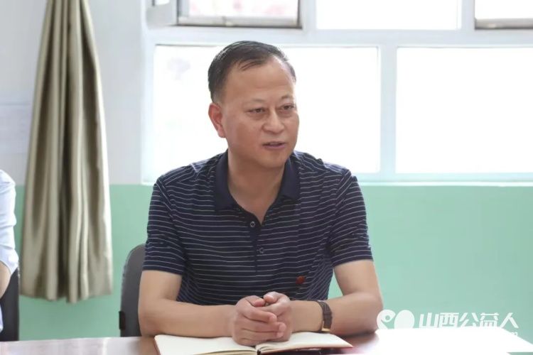 繁峙县第三建筑工程公司经理全国优秀共产党员全国劳模沙万里给繁峙优秀毕业生发放助学金 - 第13张