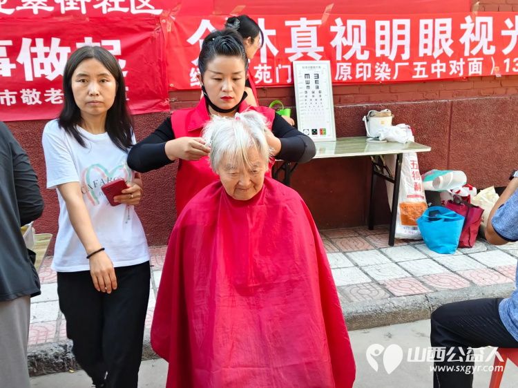 志愿服务进社区健康活动暖人心介休市敬老协会走进东南街道迎翠街社区和西南街道光明路社区健康义诊爱心理发 - 第19张 - 山西公益人 志愿服务进社区健康活动暖人心介休市敬老协会走进东南街道迎翠街社区和西南街道光明路社区健康义诊爱心理发 - 第19张
