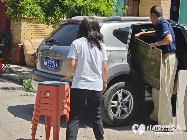 志愿服务进社区健康活动暖人心介休市敬老协会走进东南街道迎翠街社区和西南街道光明路社区健康义诊爱心理发 - 第8张 - 山西公益人 志愿服务进社区健康活动暖人心介休市敬老协会走进东南街道迎翠街社区和西南街道光明路社区健康义诊爱心理发 - 第8张